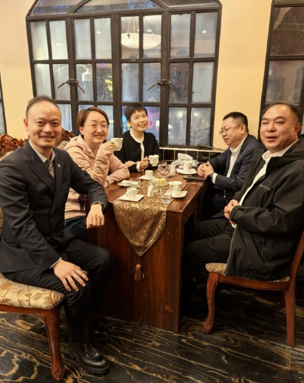 这张图有点意思，比亚迪五个品牌的一把手，就腾势没上桌大v聊车