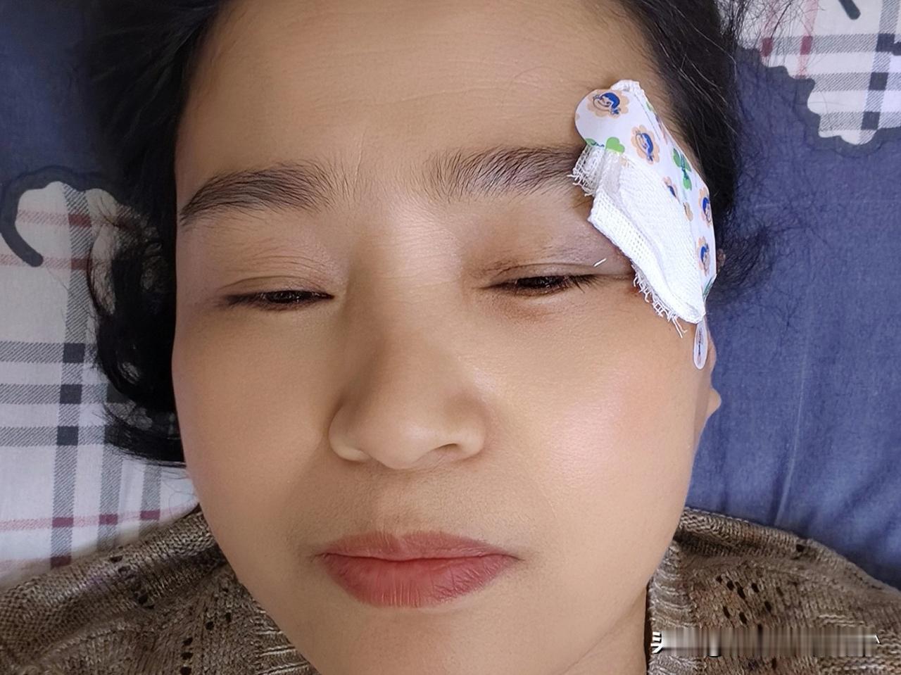 抱歉了各位!
这次可能真的要请个假了，今天下班途中摔伤，眼眶，手，膝盖都磕破了，