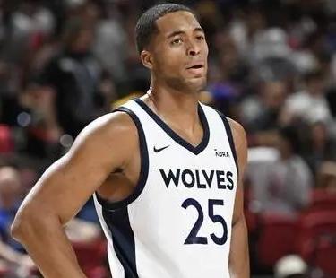 辽宁本钢男篮签下新外援杰登·勒迪，威尔斯、哈维和布罗金顿谁将出局？

4月1日，