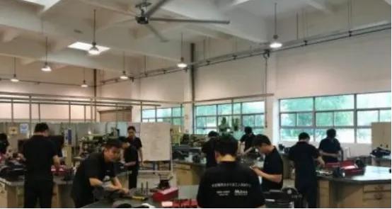 德国安的什么心？德国把好几个国家级重点实验室搬到了中国，而且是整个团队带家属过来