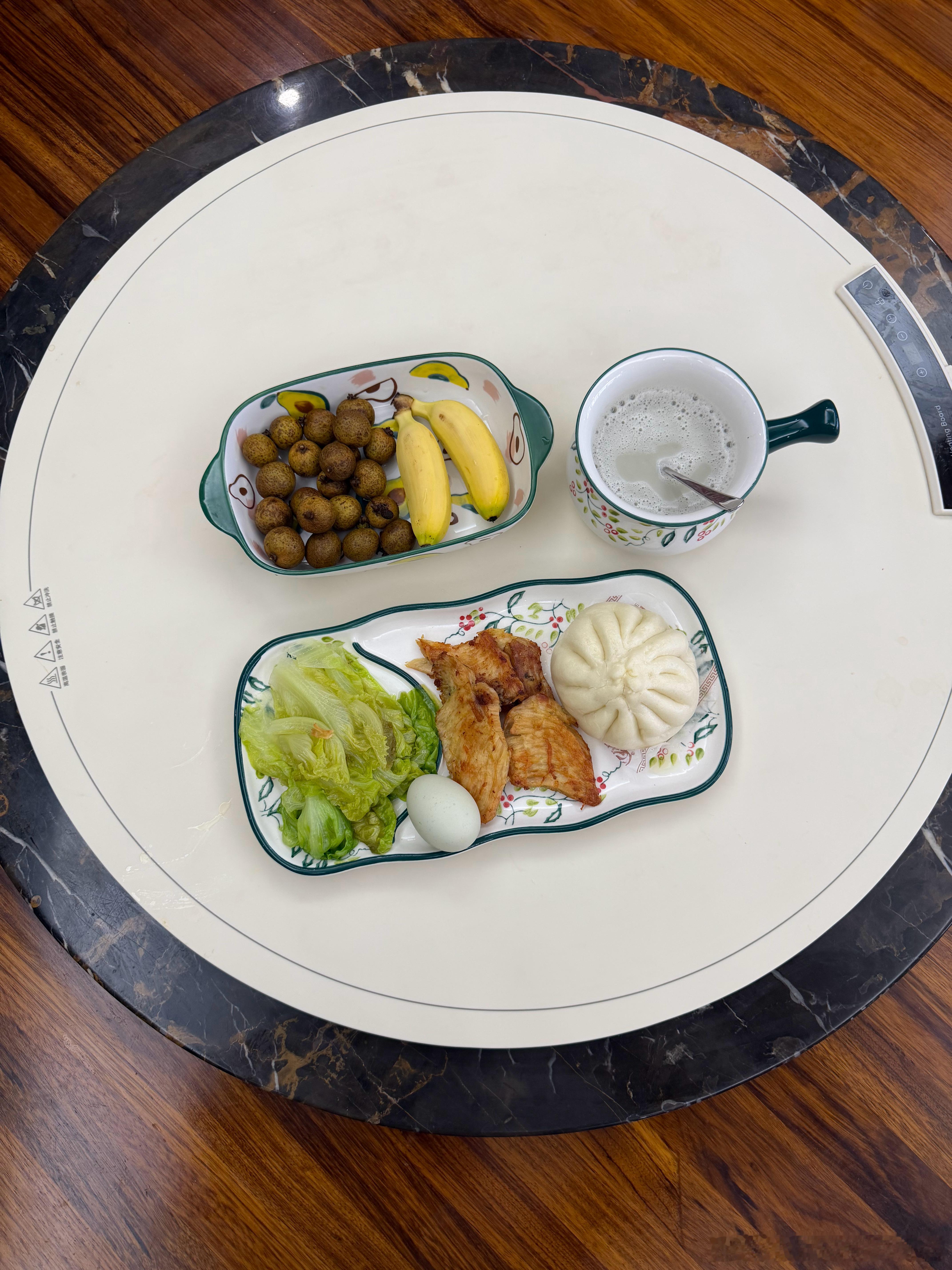 好好活着，从每日早餐开始。今日早餐，鸡蛋，鸡胸肉，大肉包，焯水生菜，混色豆浆，龙