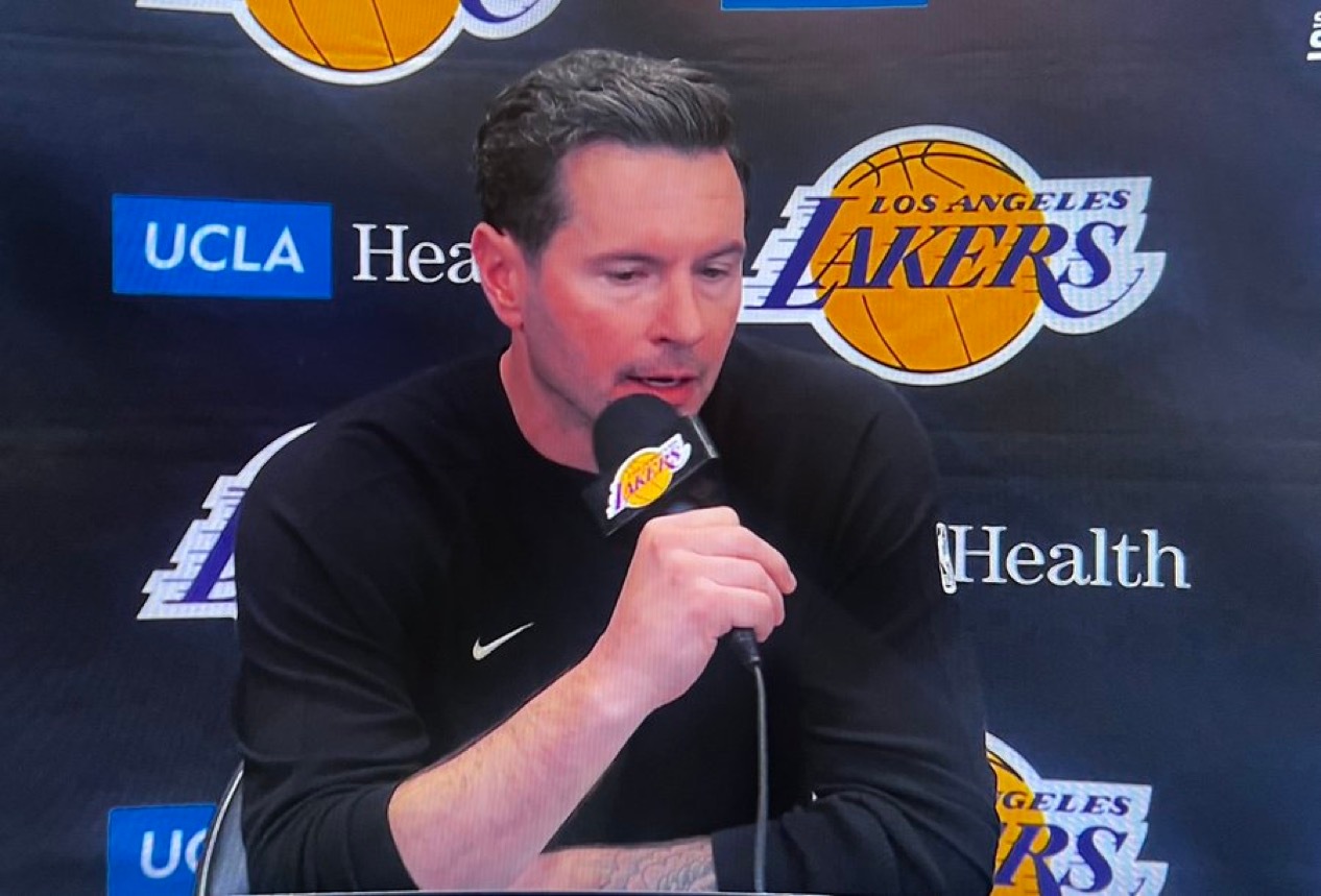 雷迪克谈湖人今天的优秀防守：“你可以讨论战术、轮转和协防，但我们的球员在单防持球