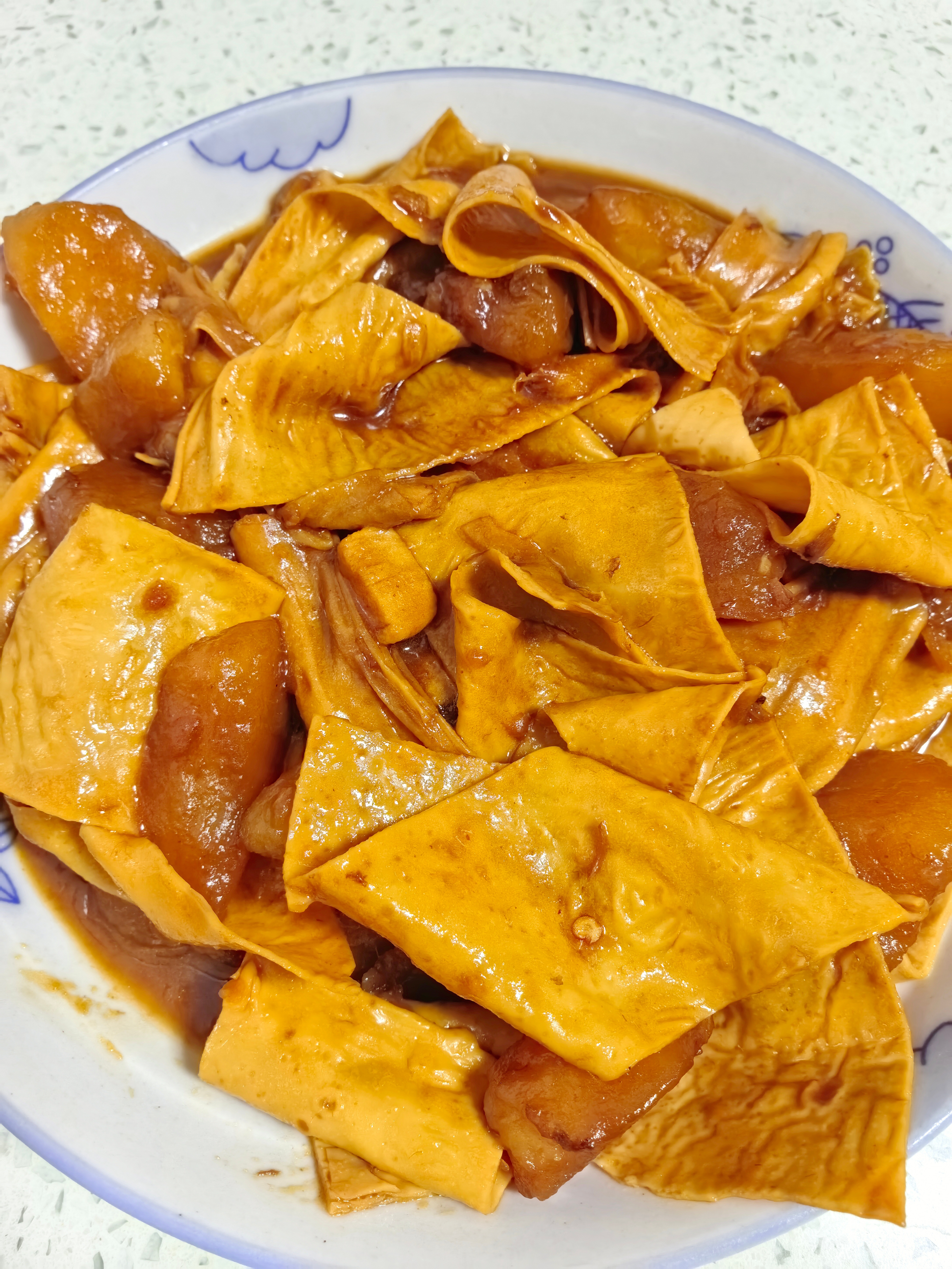 每天过得真是快，又到晚饭的时间了，今天蒸几个大白馒头，明天早上可以整馒头片吃😄