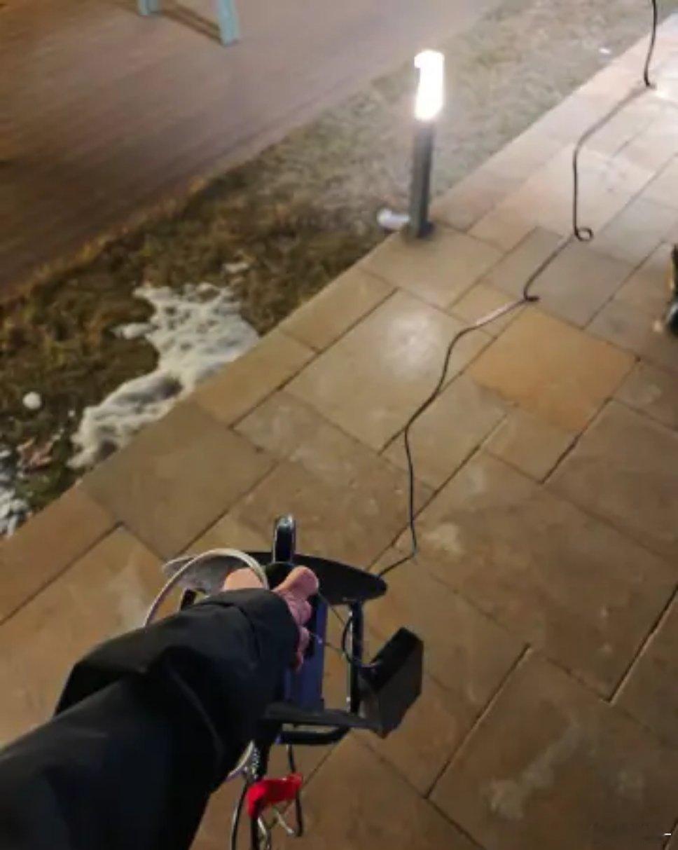 今天是场务小姚看图说话，猜猜看拍什么车？ 