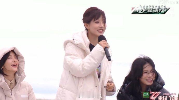 李艺彤想能跟月亮姐姐环游世界李艺彤与月亮姐姐因合作结下真挚跨国友谊。还共赴短途旅