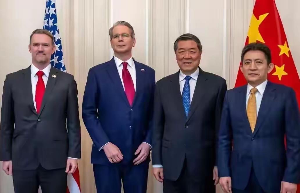 会场外摆出一副趾高气昂的姿态，好像天下无敌，谈判桌上却怂的一批，紧张得握着矿泉水