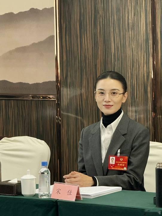 宋佳晒新身份照宋佳晒和张译合照啊啊啊啊！这两个人好正 