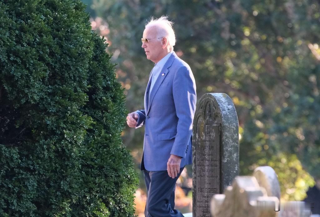 在当地时间10月18日，美国前总统拜登在其初始阶段的前列腺癌放射疗法之后，首度亮