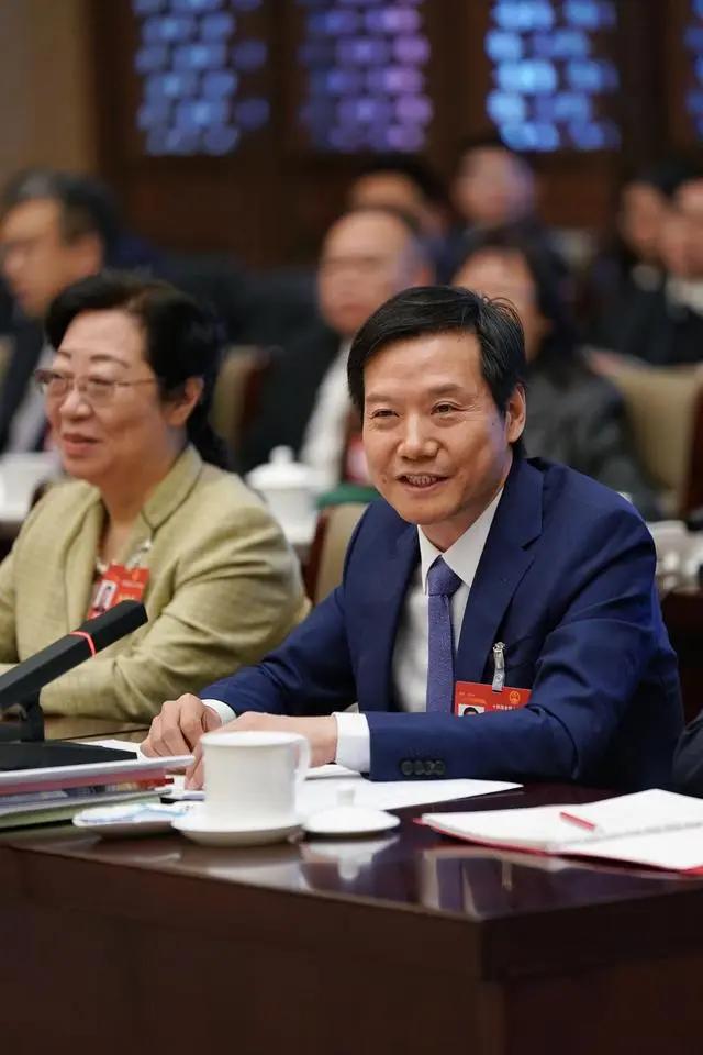雷军夸下海口还是有硬核实力？
昨日下午3时，十四届全国人大二次会议北京市代表团在