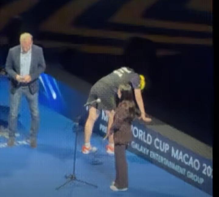 真的能看出来这场球拼到极致了，
头哥能赢下来，每一分都是靠硬顶、靠意志咬下来的。