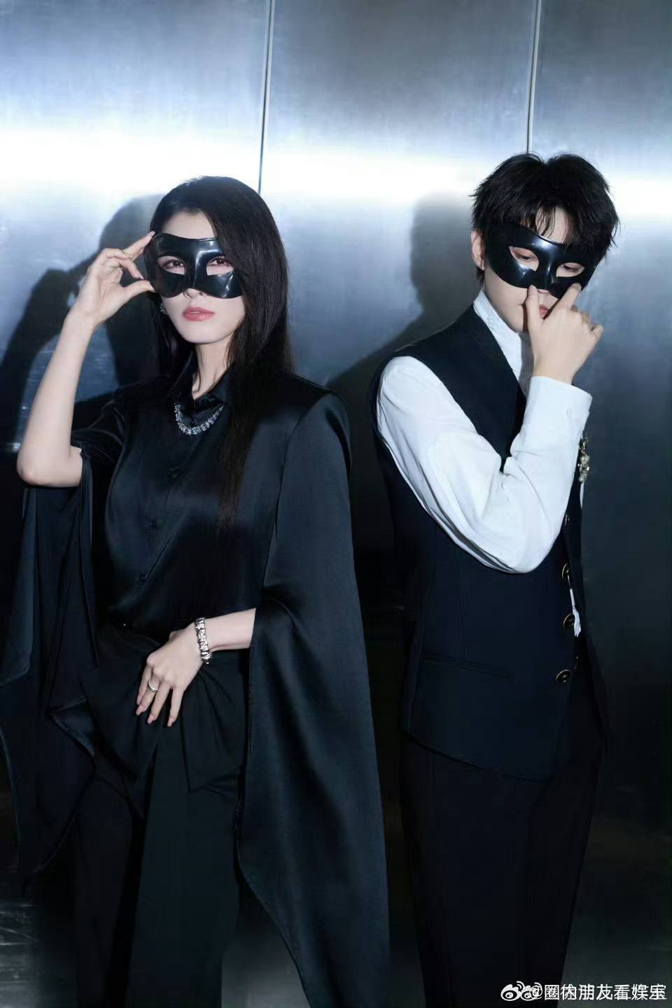 徐洁儿感谢小凯弟弟戏里是正邪对手戏，戏外藏暖心姐弟情，二人结缘重生之门，如今小凯