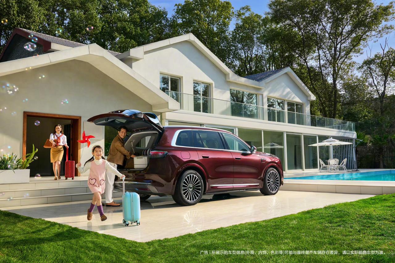 问界M8升级到“四激光雷达”，搭载 896 线双光路图像级激光雷达，还有3颗高精