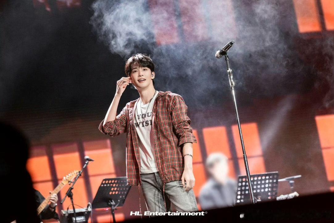 王赫野过程全对结果全错 王赫野靠发型锁定目标这个思路我给满分，但他可能没分清周震