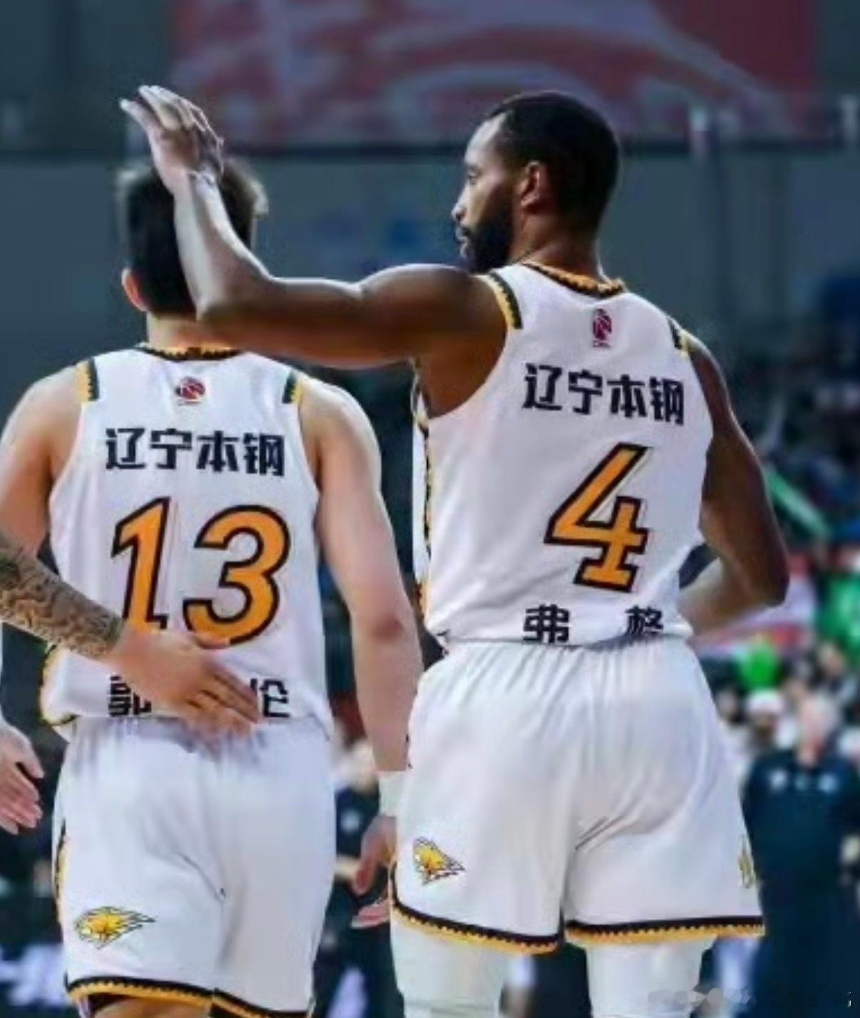 前辽宁队外援凯尔•弗格新赛季将回归广州龙狮，与艾伦也是再续前缘啦[努力] ​​​