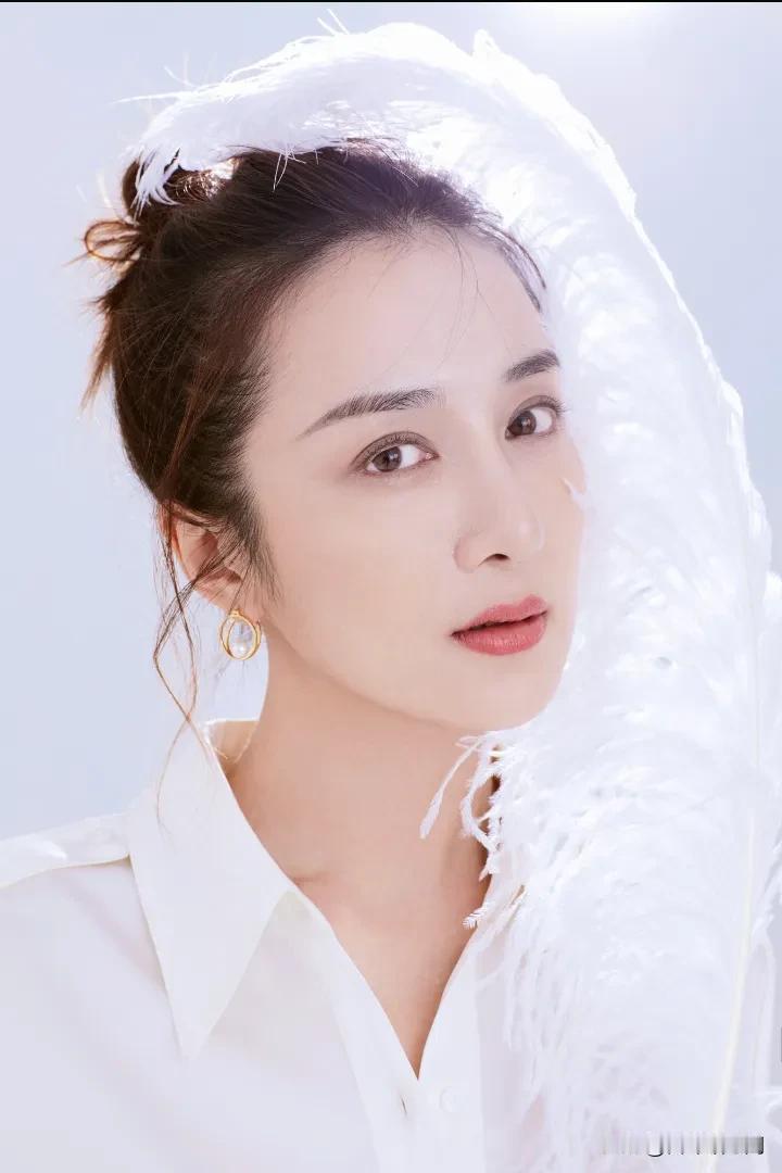 一次访谈中，演员李依晓妈妈说，人家都说孩子是夸大的，但是我从来不夸她，依晓在辽宁