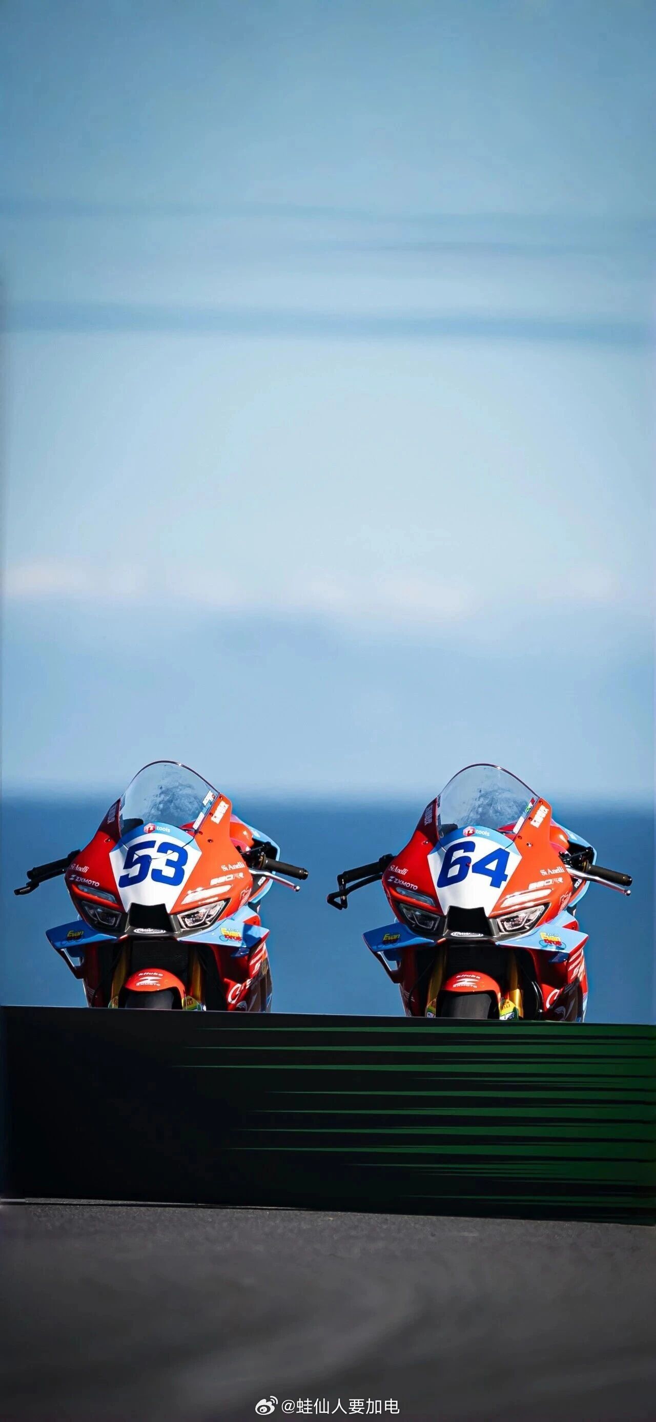 向宽致敬张雪机车的海报来了热爱致敬纯粹，同路逐梦世界祝贺WSBK葡萄牙站夺冠见证