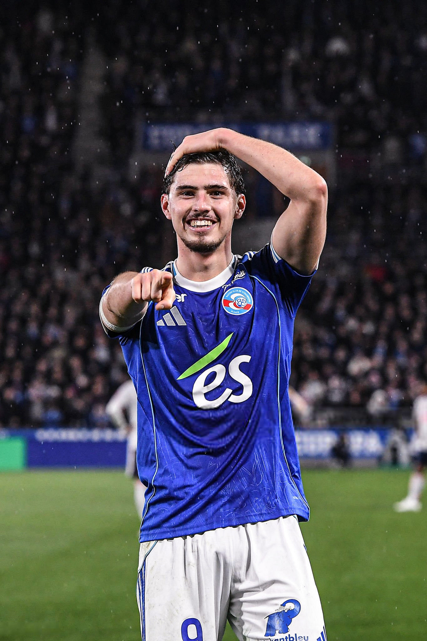 阿根廷奇兵？24岁的斯特拉斯堡中锋帕尼切利本赛季法甲已经打进16球，身价在一年内