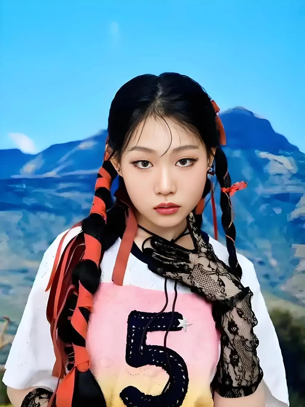 2025年，小沈阳女儿沈佳润在韩出道引发热议。因父亲艺名“小沈阳”与沈阳同名，部