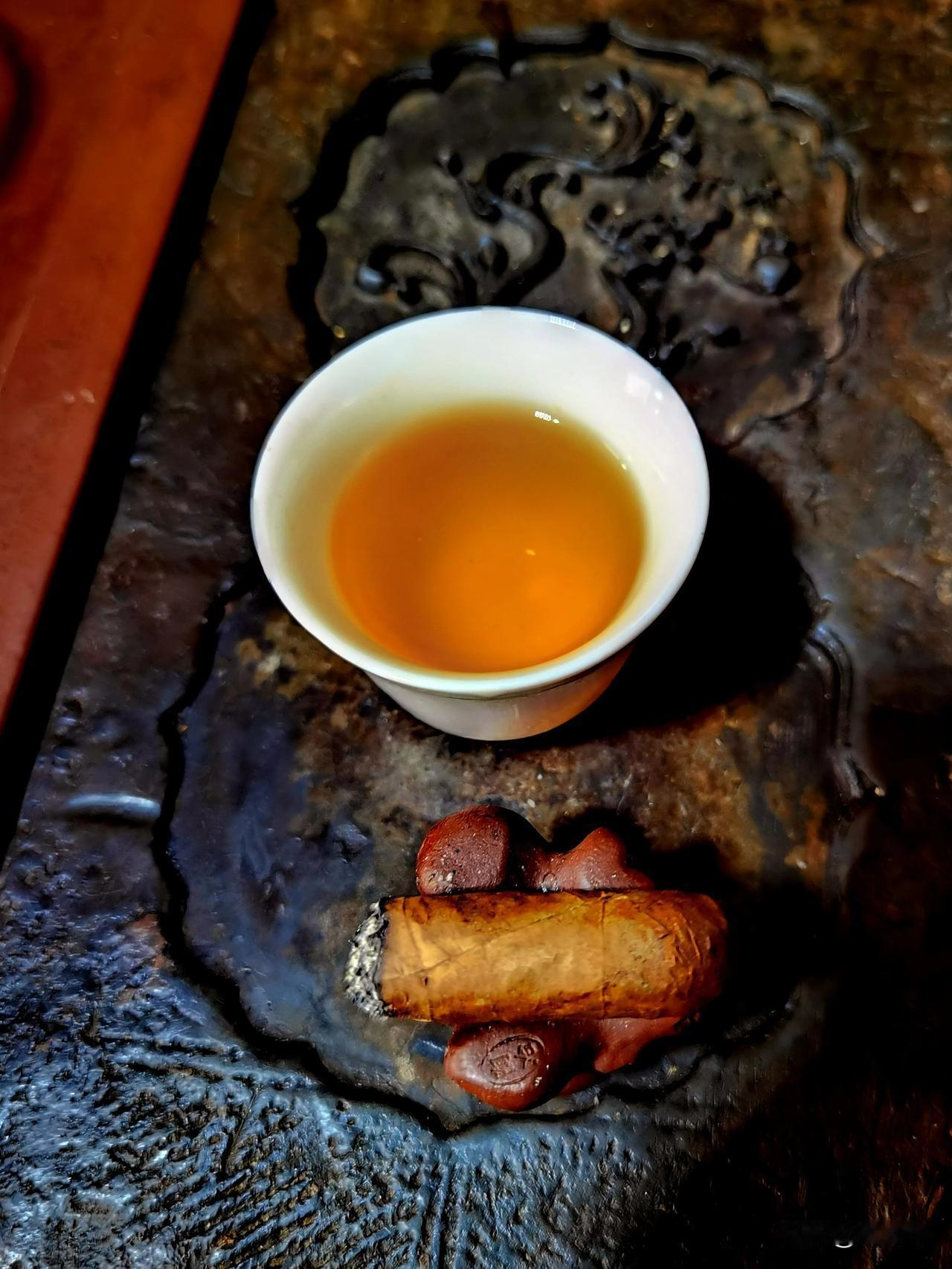 “不要因为睡懒觉而感到自责，因为你起来，也创造不了什么价值。你能在浪费时间中获得