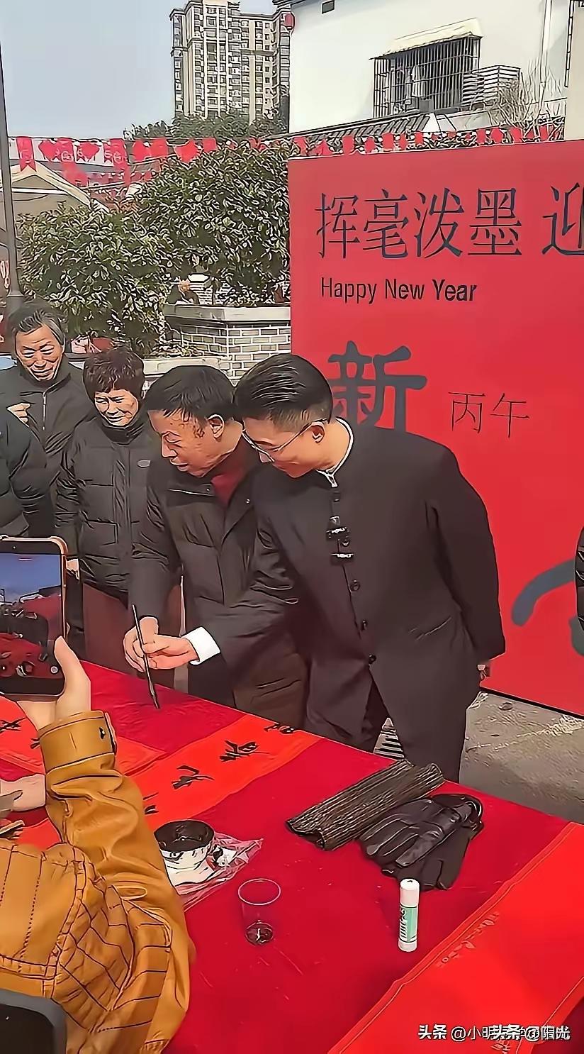 “大事”发生！郭有才难得挥毫泼墨了！既郭有才在央视讲授《道德经》后，他又有了新的