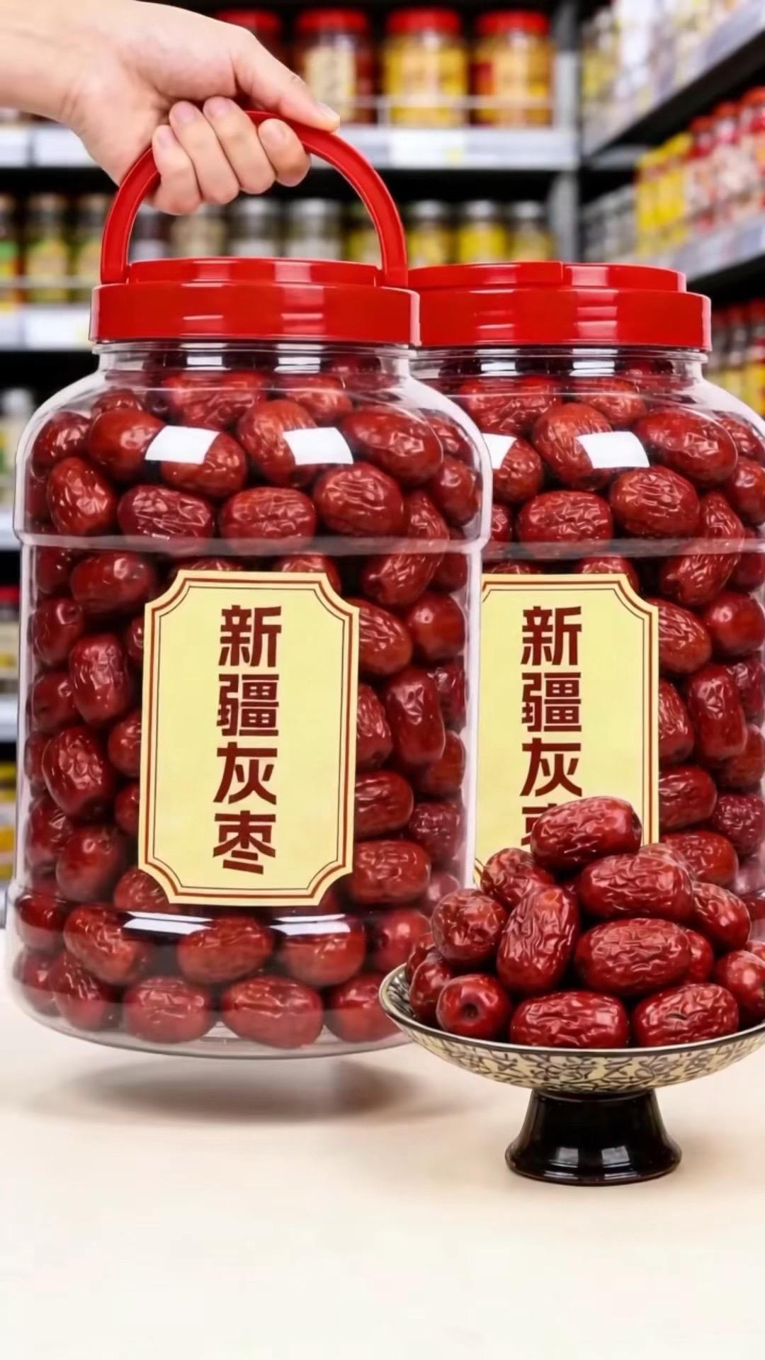 正宗新疆灰枣，果肉厚实细腻，甜度自然不齁，皮薄肉厚，煲汤泡茶干吃都香...