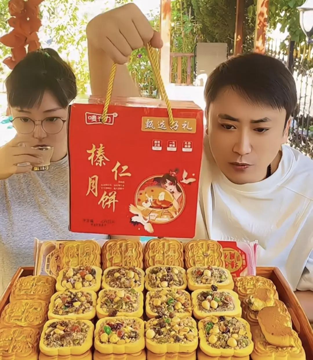利益面前情谊碎一地，谢永强赵玉田直播互怼，赵本山劝架也拦不住
谢永强和赵玉田因为