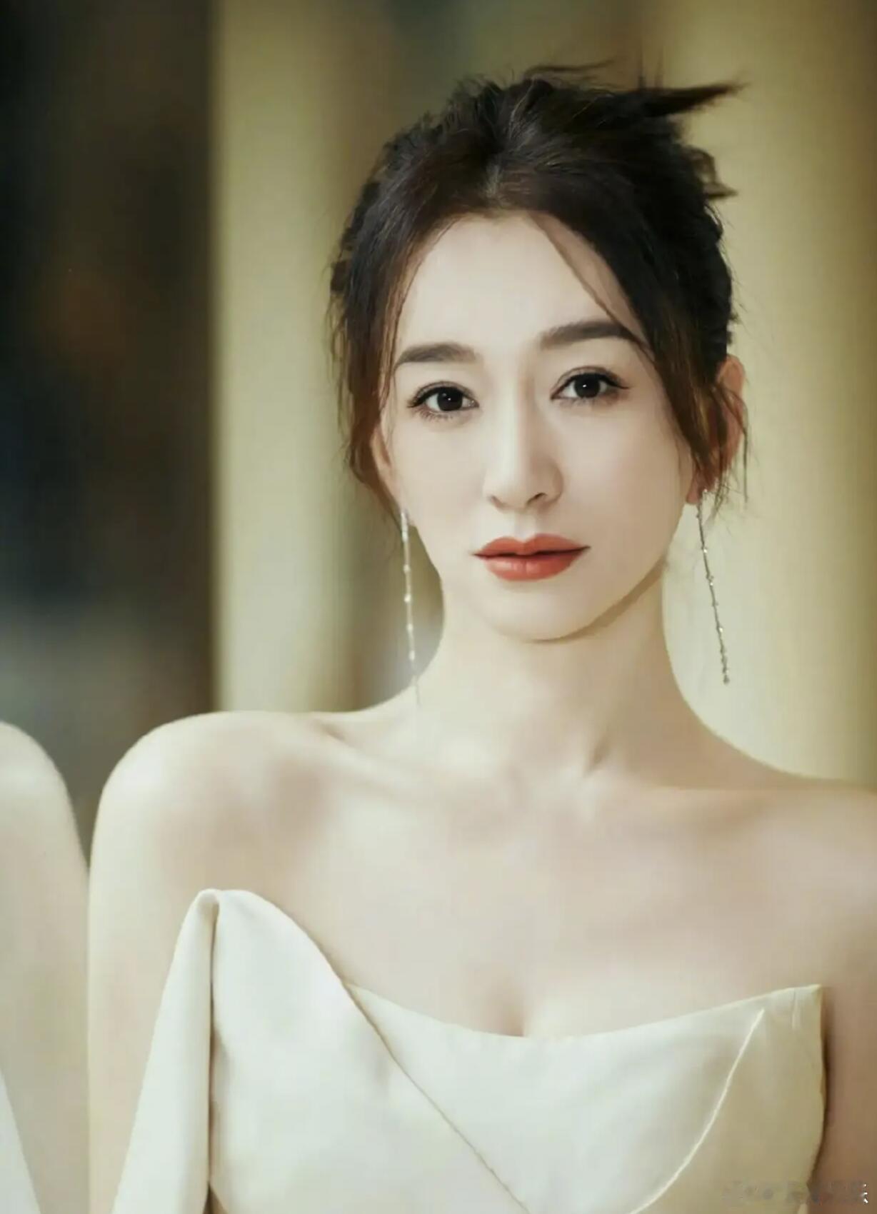 李小冉花期李小冉中年少女 李小冉真的美了大半辈子，这花期内娱没几个能比 