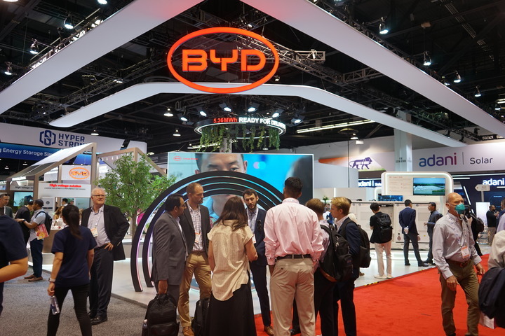 #比亚迪起诉美国政府#【外媒：#比亚迪起诉美政府要求退还加征关税#】据新加坡《联