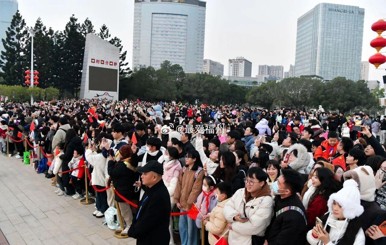 福州超话虎纠人讲福州胡州人讲福州 

元旦福州五一广场升旗仪式时间定在2026年