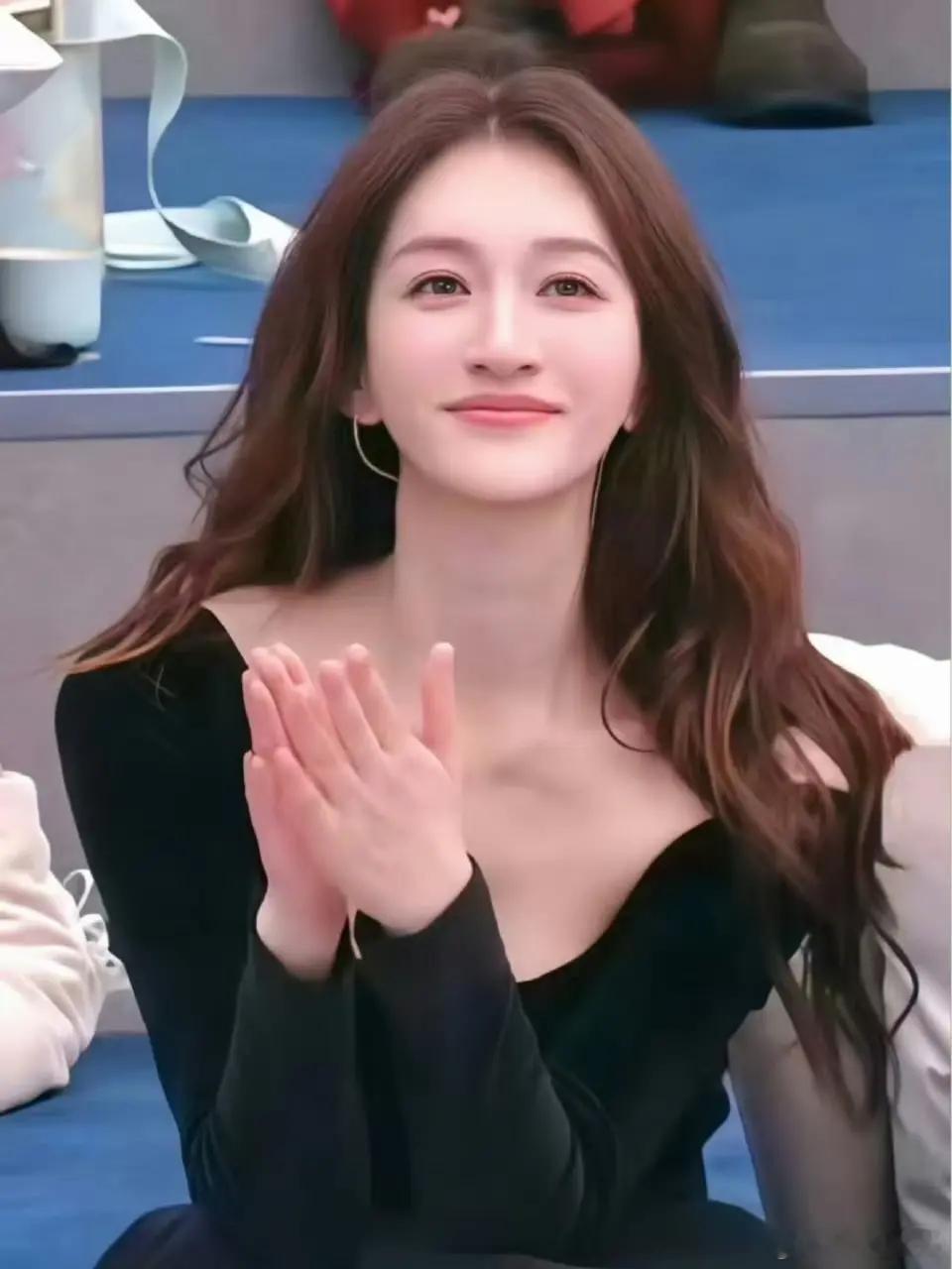 曝李小冉退出浪姐有网友爆料李小冉要退出浪姐的录制，还说徐洁儿会接替李小冉的队长职