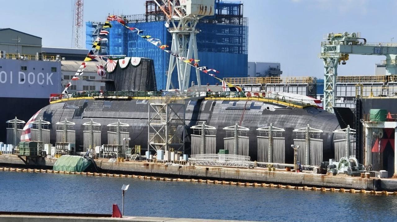近日，日本《共同社》曝光了2027年日本防卫预算全貌。其中潜射高超音速导弹，远程