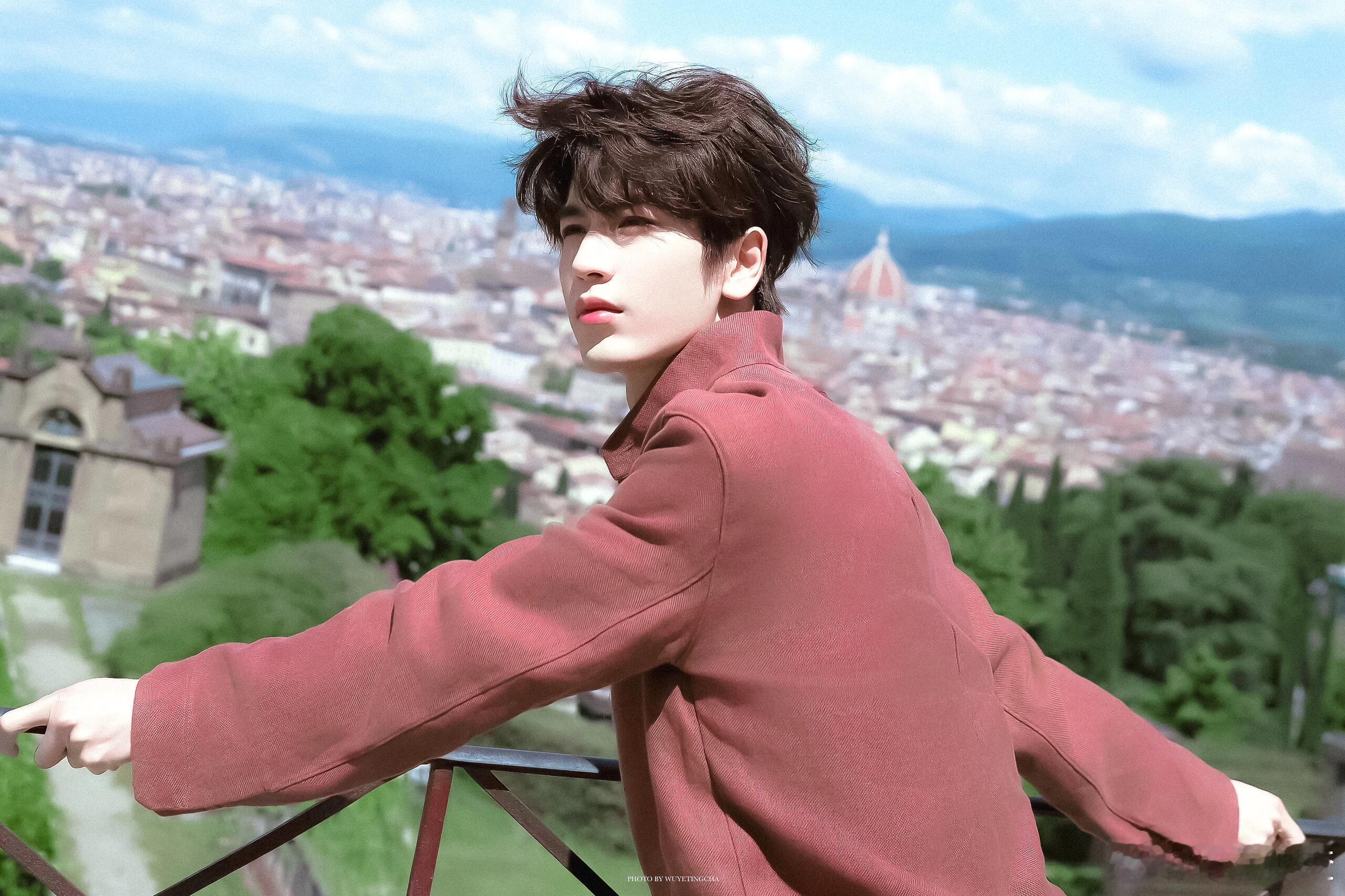 张凌赫[超话]  张凌赫┊壁纸更新🍃张凌赫｜ ​​​