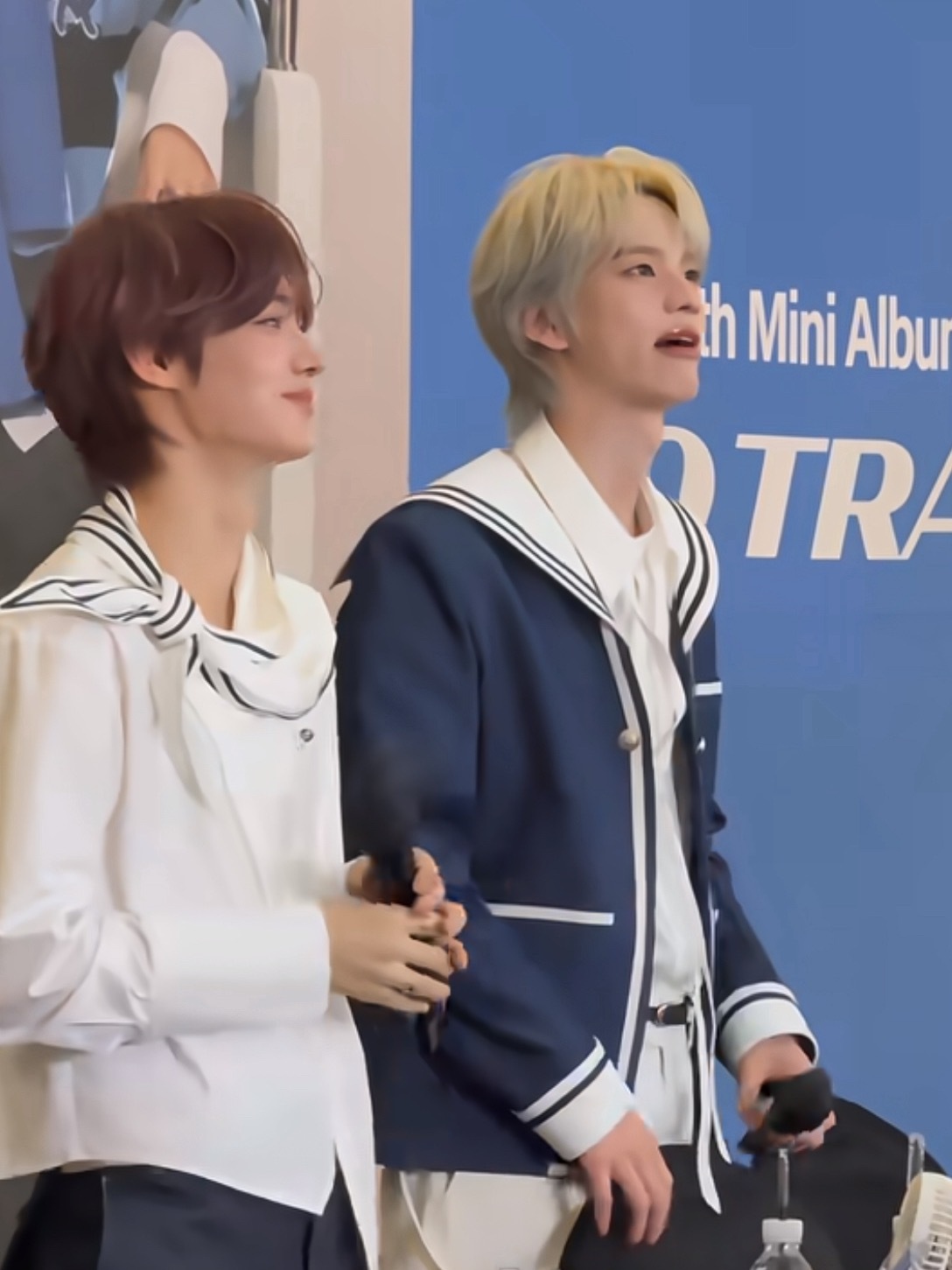TWS今天签售场地正对面就是锐因批给申惟韩振准备的双人大屏应援 也是舞到正主面前