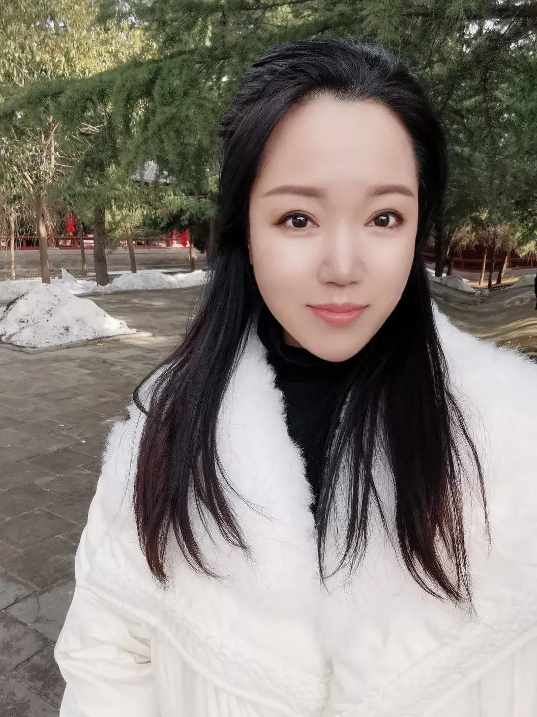 初三是嫁出去的女儿回门的日子，父母和弟弟在一起住，往年都是弟弟弟媳妇招待我们，只