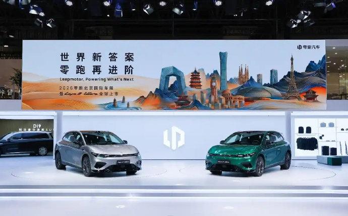 零跑现在是新势力销量冠军，不过这次北京车展上，我在零跑展台上逛了一圈，觉得它并不