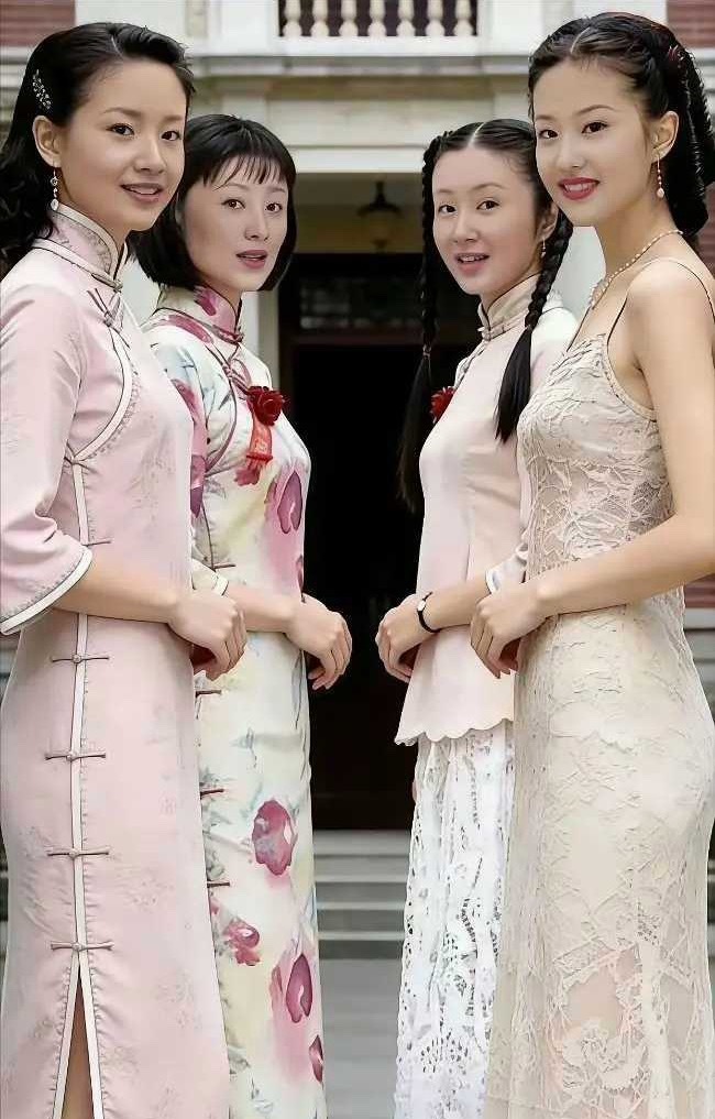 当年导演组为了掩盖十几岁的刘亦菲的青春美貌特意给她画了比较艳俗的妆，结果还是盖不