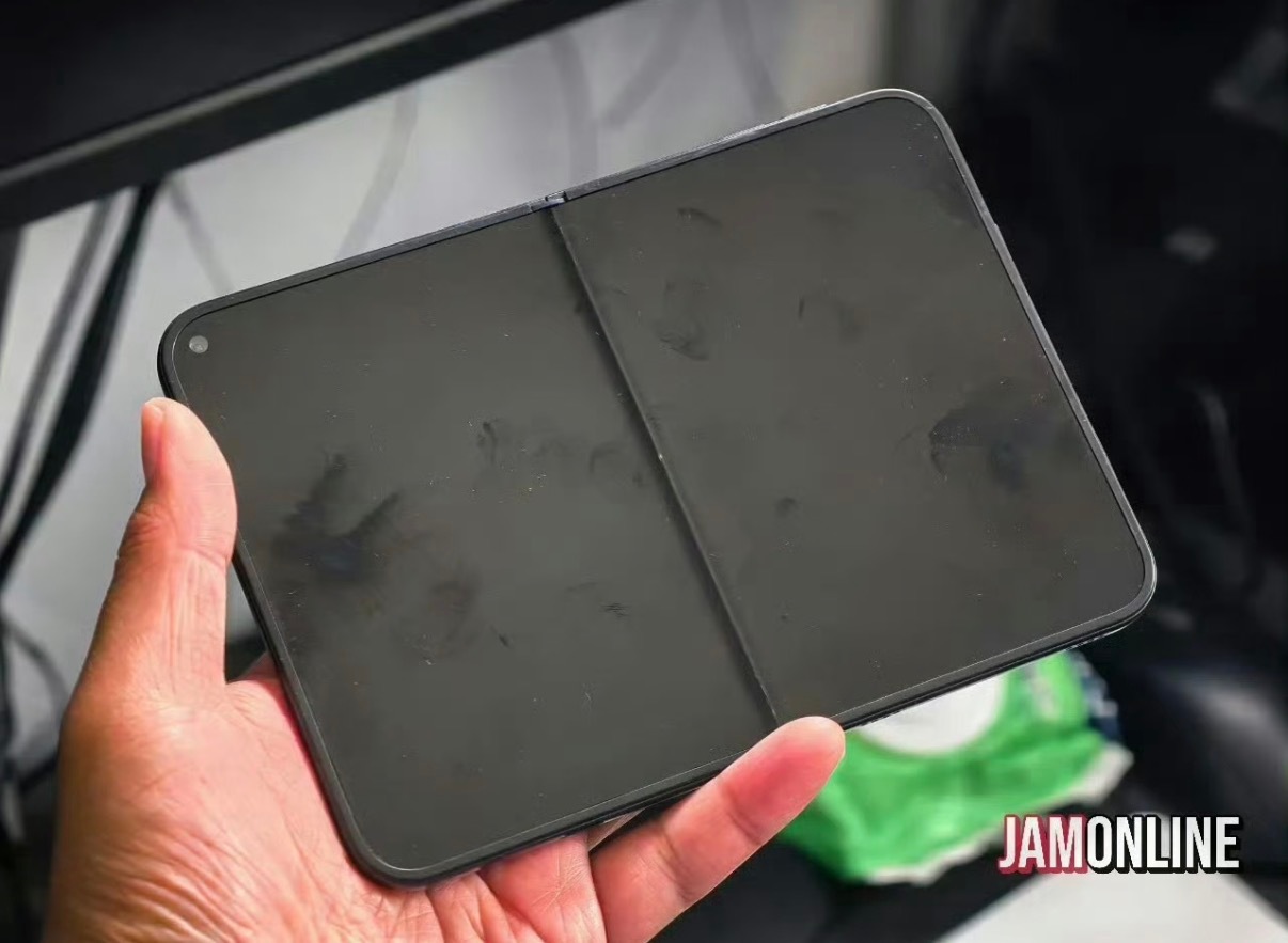 这个就是 iPhone Ultra 黑色版的机模啊…现在大家对外观的评价依旧褒贬