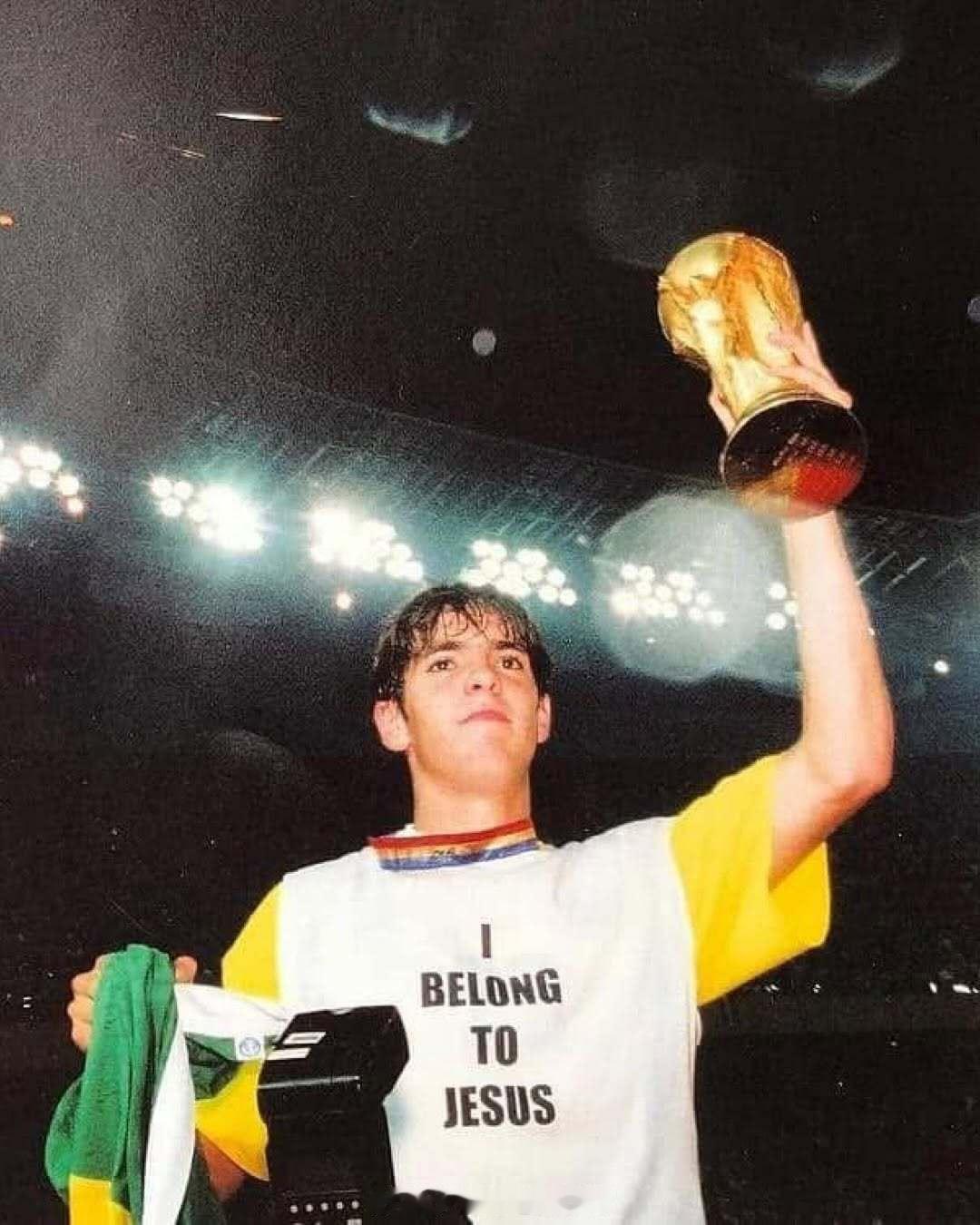 卡卡 奥兰多城发布的照片：2002年🇧🇷世界杯上的雄狮 ！🏆 