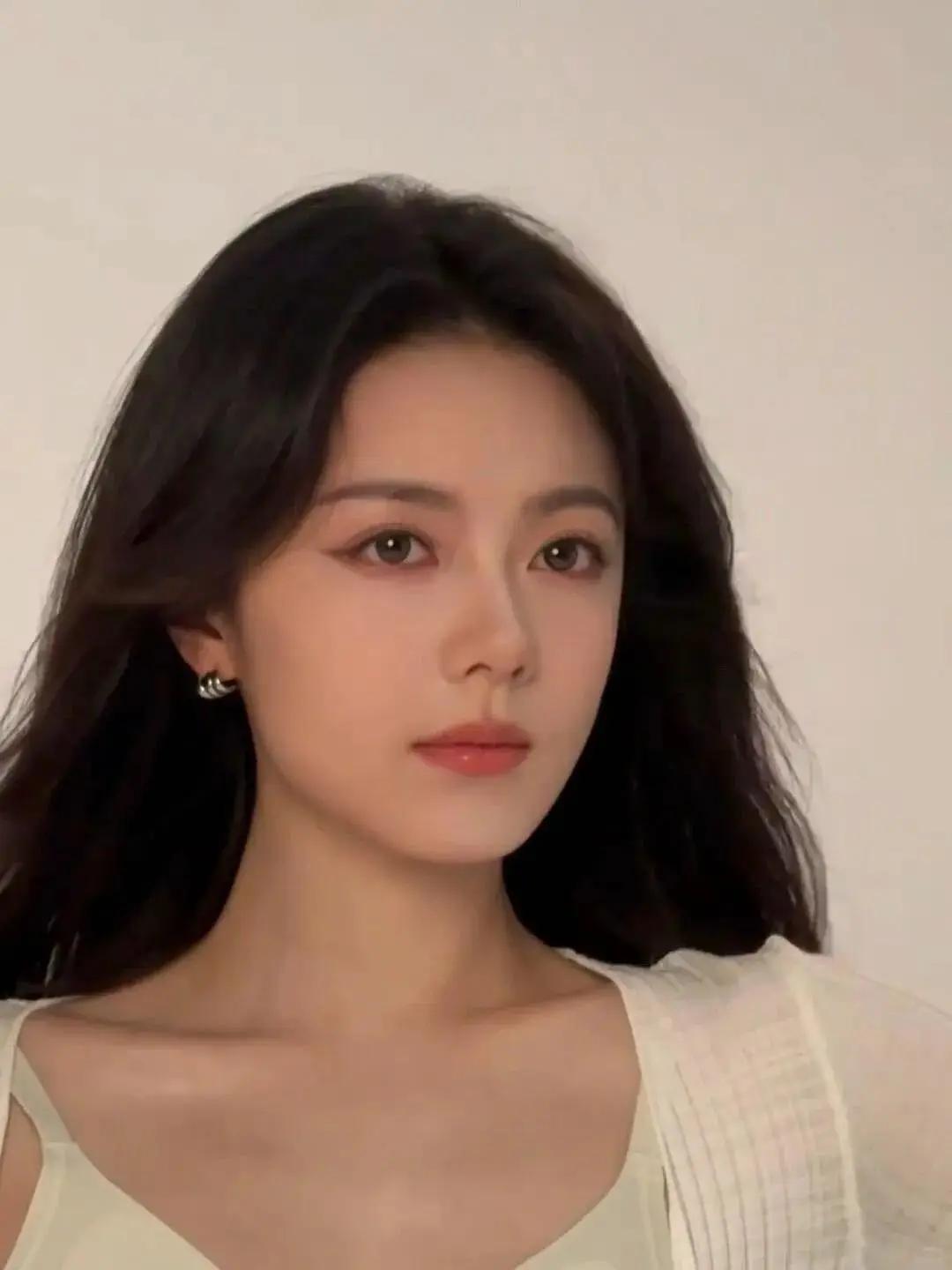 一少妇出轨，丈夫竟然选择了原谅。可当丈夫问起她出轨对象的时候，少妇却支支吾吾的说