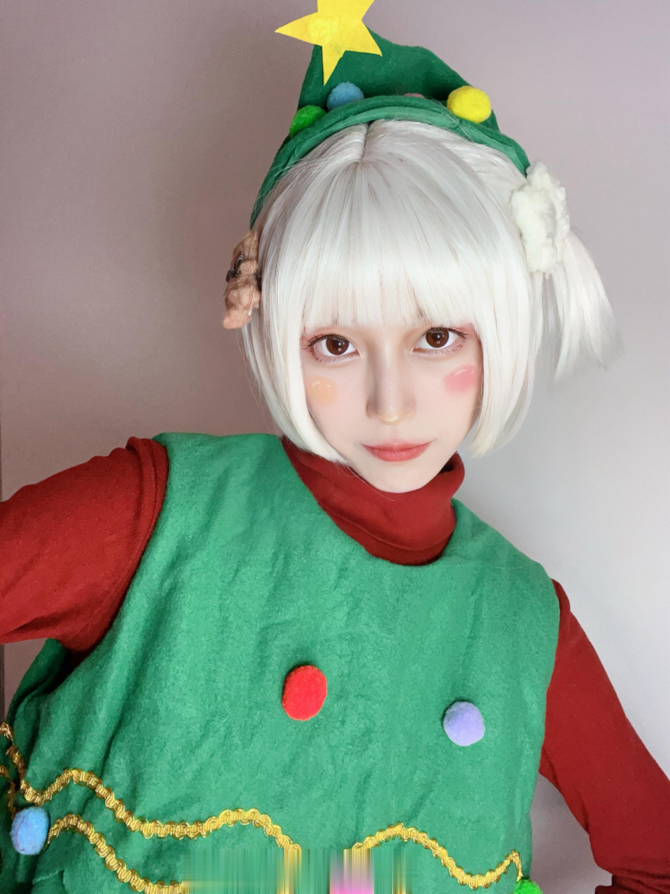 来点圣诞树🎄有点像绿巨人[允悲]#二次元cos大赏# ​​​