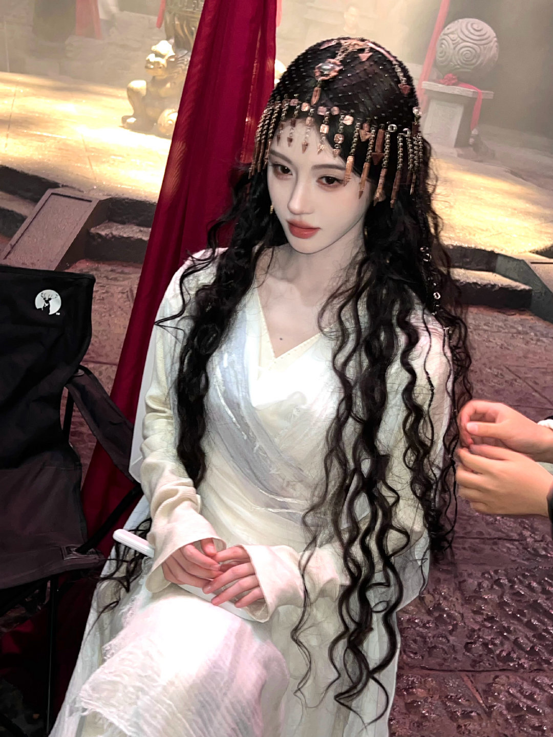 黛公主你头发咋这么多这么长鞠婧祎异域风新造型 ​​​