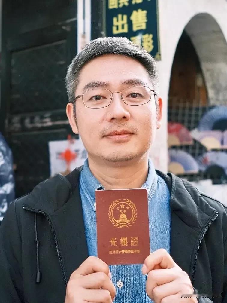 我想知道，这种证件里面档案写些什么，包不包括恋爱次数，身体状况，以及是否还是完璧