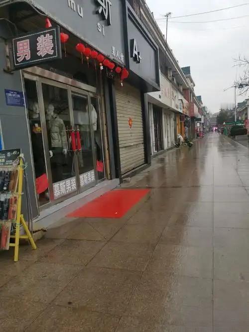 走访终端乡镇实体店，发现一个新的现象，有些夫妻店，老板出去在当地找了份工作，只留