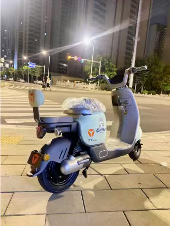 中国小电驴在英国卖爆了绿色出行理念风靡英国，本土消费者择优挑选代步车辆，中国制造