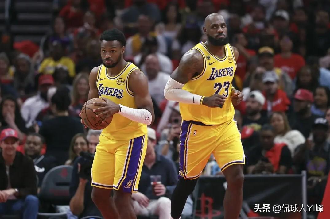 NBA独一份！布朗尼堪称历史最强“拼爹球员”
 
真的被布朗尼这波操作看笑了！整