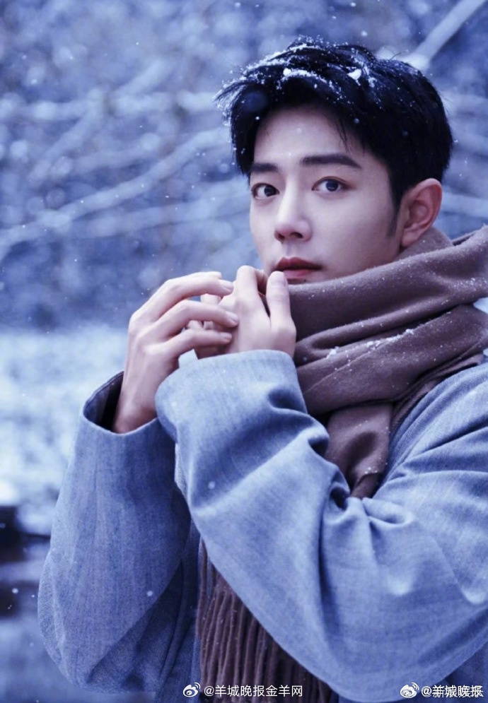 【明星雪景照大赏，谁的照片氛围感十足？】雪落无声，当纯白的雪花遇上星光熠熠的他们