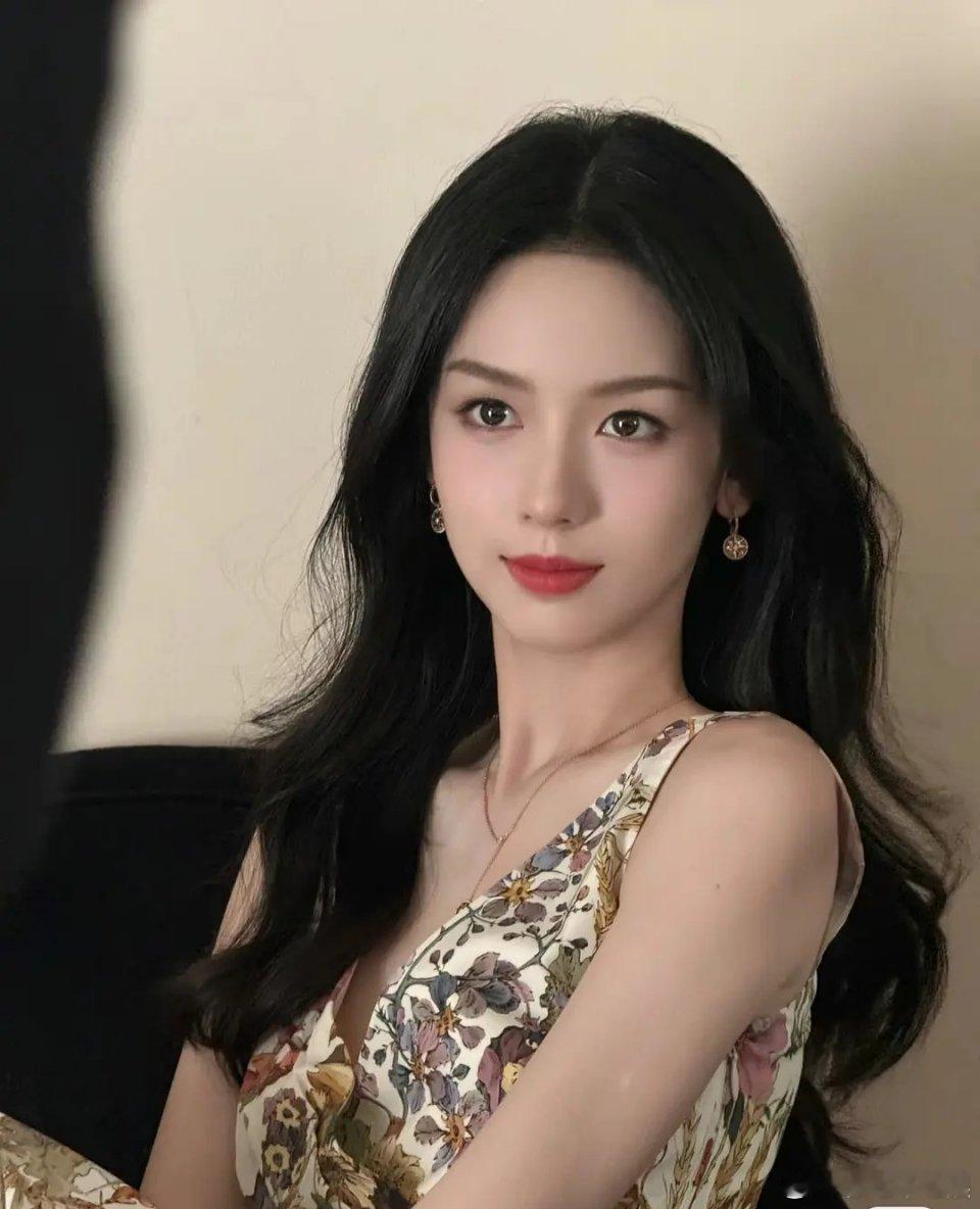 有那功夫不如欣赏一下周也的神颜 ​​​