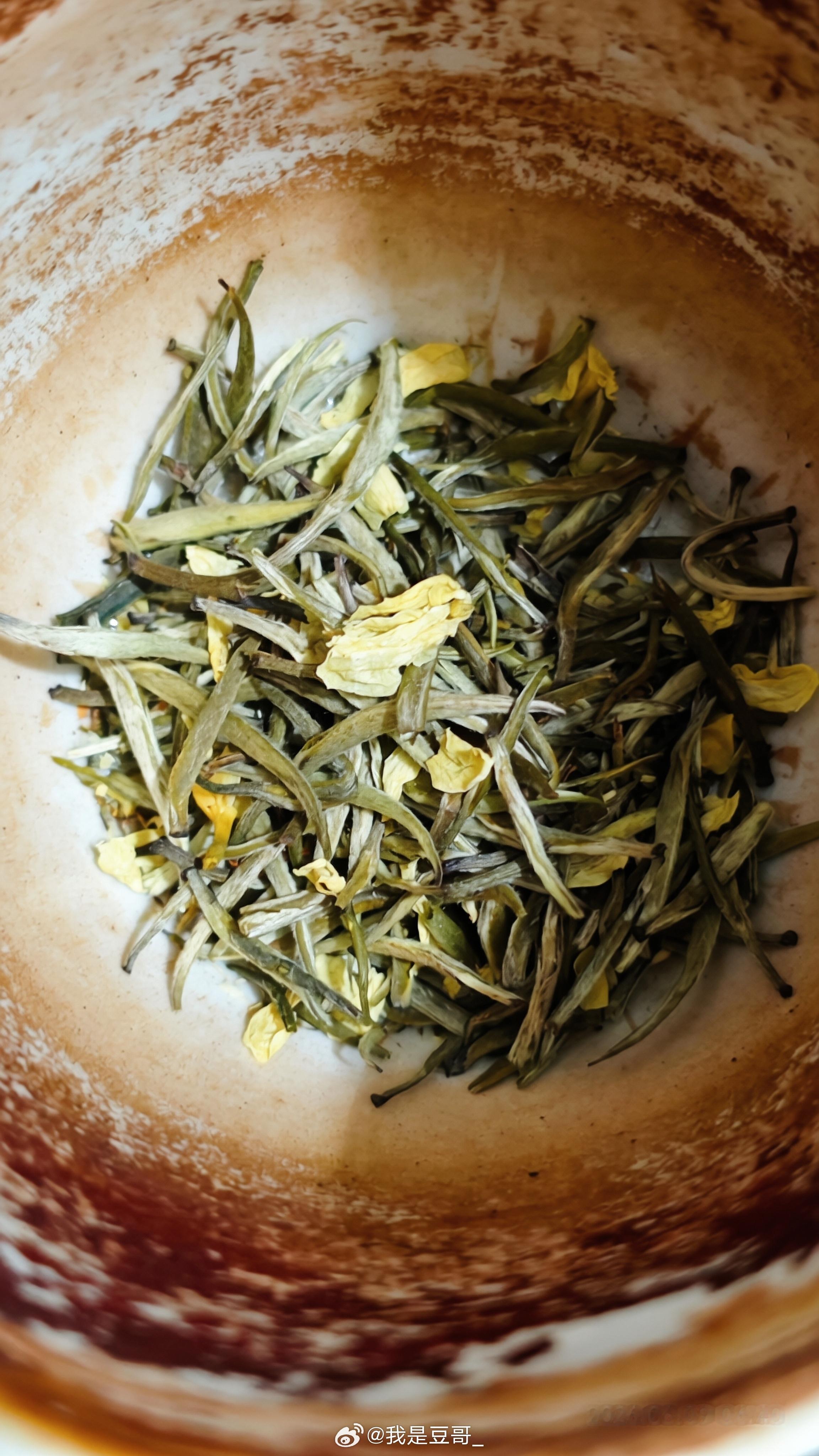 雅安  一片叶，一朵花，一杯茶，一段慢下来的时光。日子虽普通，也藏着细碎的温柔。