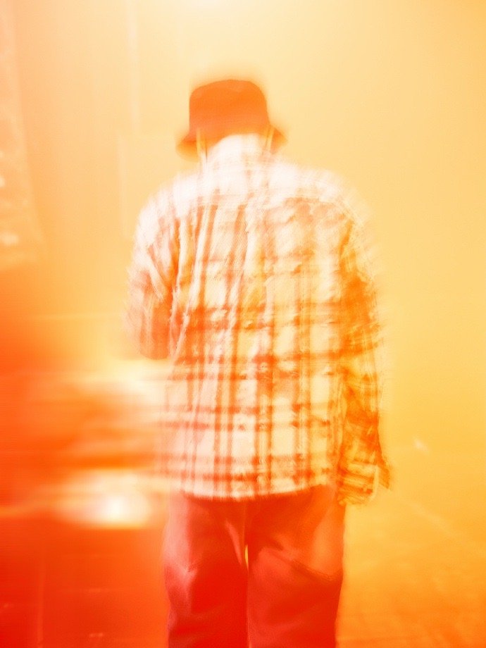 张子豪巡演OutsideIsLava 看得出上海站是经过精心准备的。从视觉到听觉