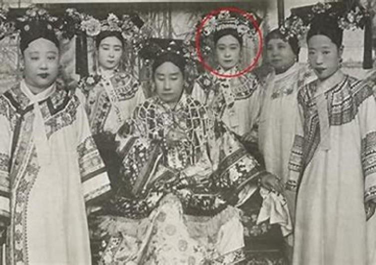 裕容龄，这个名字曾在上世纪初的中国舞蹈界响亮登场。她的舞蹈才华和身世背景让她成为